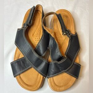Clarks Collection Black Leather Sandals Womens 9.5 Comfort Cushion Hook Loop